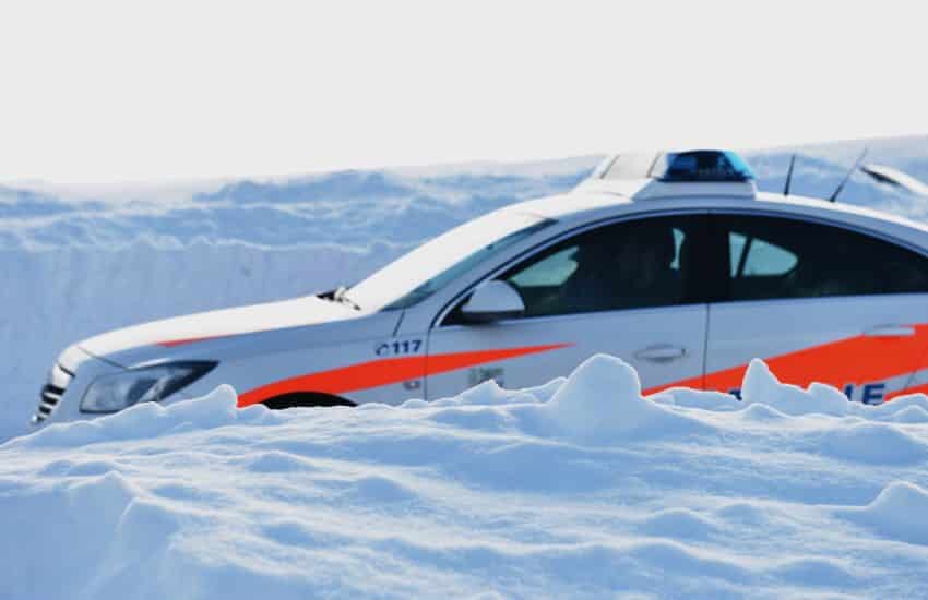 Voiture de police - Routes de montagne